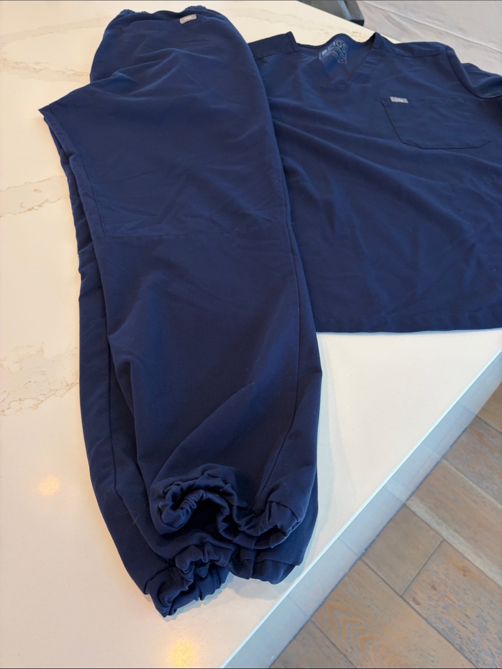 Figs Men's Large Technical Collection Scrub Set in Navy - Picture 7 of 16